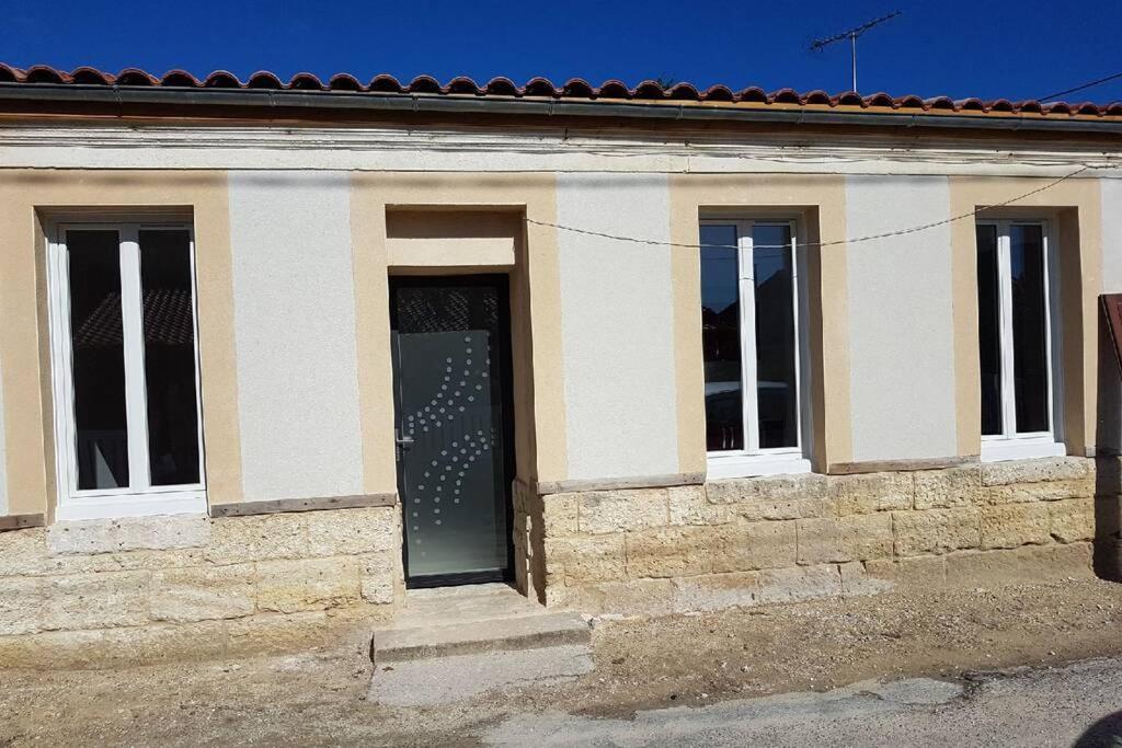 Maison Classee 2 Etoiles En Plein Coeur De Margaux Villa Exterior photo